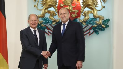 Радев пред Шолц: В отношенията между България и РСМ не става въпрос само за исторически спор