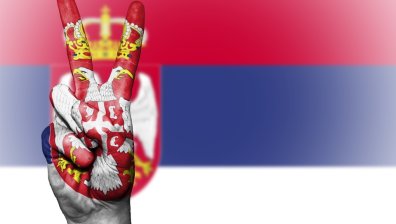 Ученици пребиха ром в Белград, нямал право да носи сръбското знаме