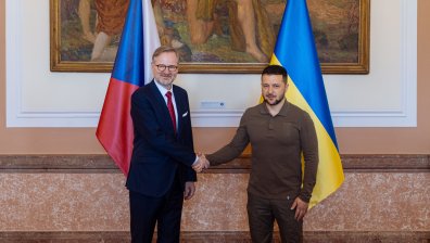 От София до Прага - Зеленски ще получи бойни хеликоптери и подкрепа за НАТО