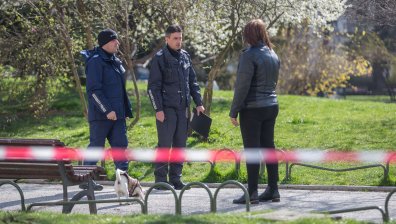 Вместо под карантина: Жена тича при джипито, двойка избяга в чужбина