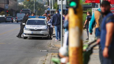Оставиха в ареста за грабеж приятелите на убития от полицай младеж