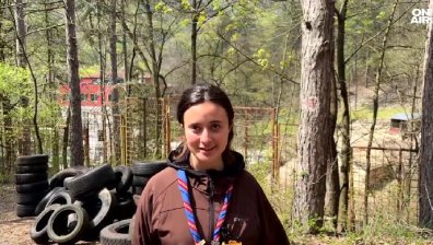 Доброволци в Шумен разкриха и почистиха замърсено дере с десетки гуми (ВИДЕО)