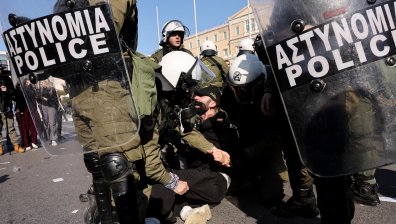 Гръцката полиция е в бойна готовност заради войната в Иран