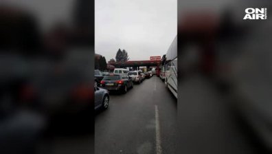 Празнично пътуване: Интензивен трафик на "Калотина"