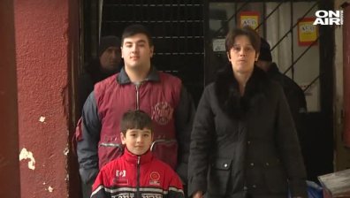 Абсурд: Майка с две деца живее в покъртителни условия
