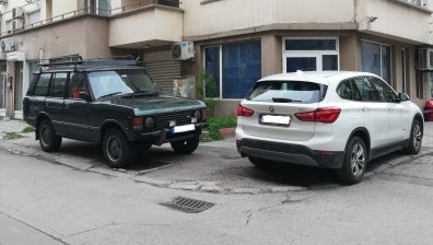 От HelpBook: Докога нагли шофьори ще паркират по тротоарите?