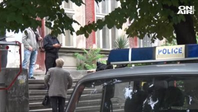 Трима са задържани за обира от вчера в Централната поща в Хасково