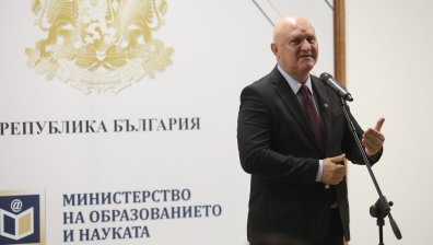 Съобщиха с колко ще бъдат увеличени учителските заплати