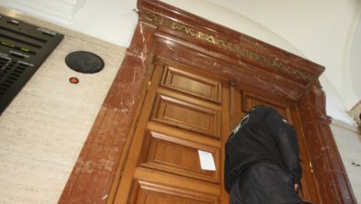 Пуснаха под гаранция от 5 000 лв. мъжът, задържан след смъртта на момче в Мездра