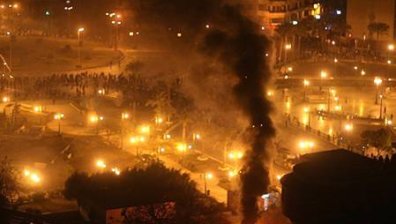 Екстремисти запалиха сградата на данъчните в Кайро
