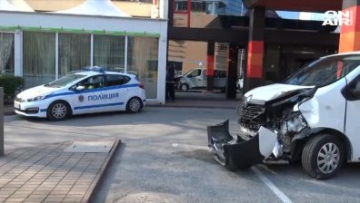 Шофьор на автобус помете микробус и светофари в Пловдив