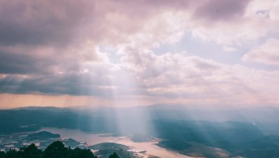 Валежи над Централна България, в източните части - горещо