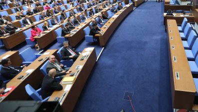 Законът срещу спекулата с цените разпали страстите в парламента (ВИДЕО)