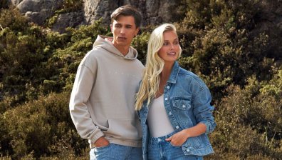 Как да стилизирате дамски дънки според различни модни тенденции?