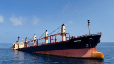 Корабът "Рубимар", който бе атакуван от хути, потъна в Червено море