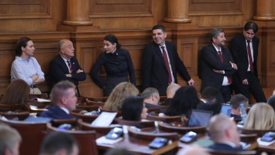 Депутатите се събират за извънредно заседание при закрити врата
