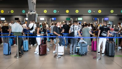 Кошмар с транспорта в Гърция - протести по пътища, летища, гари и фериботи