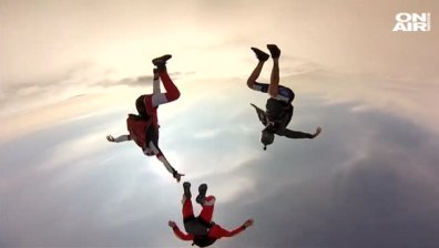 За любителите на силни усещания: В Швейцария се проведе шампионат по парапланеризъм