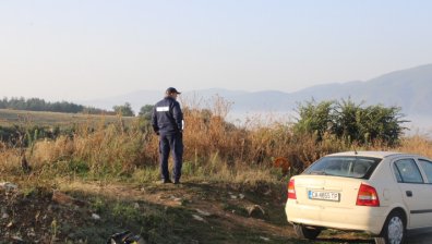 Все още не са извадили тялото на пилота, катастрофирал край Гърмен, отломките са разпръснати на 70 метра