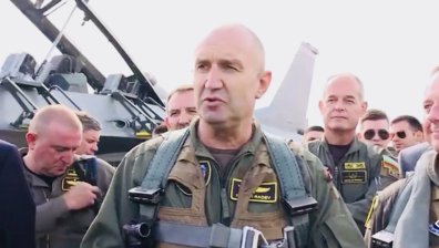Румен Радев след като летя с F-16: Нашите летци не отстъпват на своите колеги от САЩ
