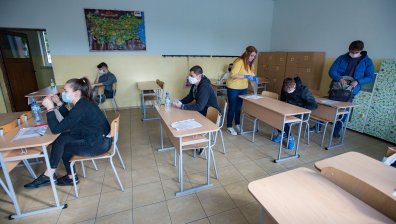 Повечето ученици се връщат с маски в класните стаи