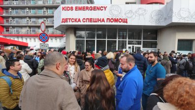 Увеличиха на 1890 лв. заплатите на медиците в детското здравеопазване в София