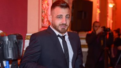 Ултраси на "Левски" нападнаха Бодуров, счупили му колата