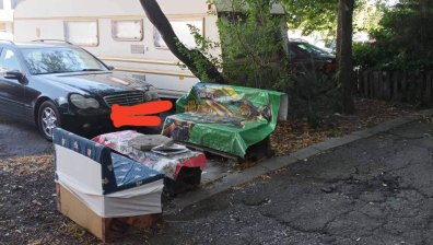 От Helpbook: Къмпингуване пред блок в столицата, вземете мерки