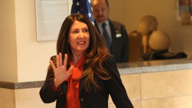  Навръх 4 юли: Херо Мустафа поздрави сънародниците си с кънтри музика (+ВИДЕО)