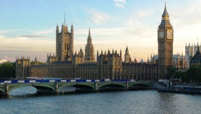 Цените на жилищата във Великобритания растат през април