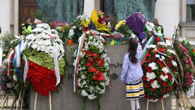 В Добрич, Благоевград и Велико Търново отдадоха почит пред делото на Светите братя