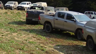 Паркиране в зелена площ в София. Къде са "паяците", глобите, инспекторите?
