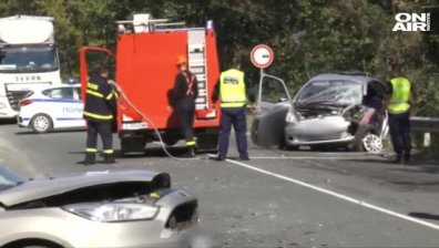 Мъж загина, а двама пострадаха при челна катастрофа край Айтос