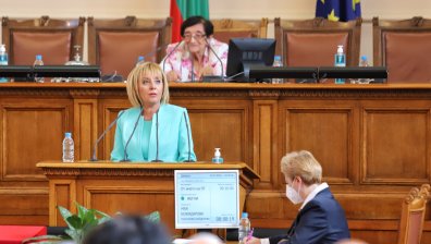 Мая Манолова събра подписите за Комисията по ревизията