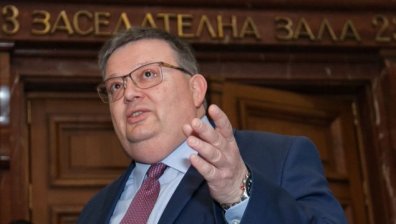 Изслушват Цацаров заради откраднатите данни от НАП