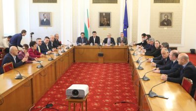 Акад. Николай Денков проведе консултации с политическите партии