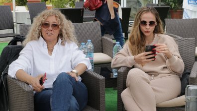 Половинка в живота и личен готвач: Лолита приготвя богата закуска на Гришо в Мелбърн