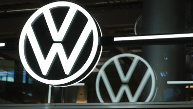 VW мисли да ореже още разходите си, за да се справи с кризата