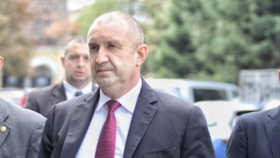 Радев: Няма реални бомбени заплахи. Политиците да поемат отговорност и да управляват