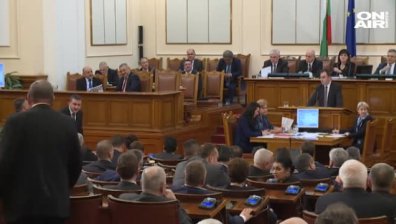 Депутати: Среднощните заседания са обичайна практика в НС