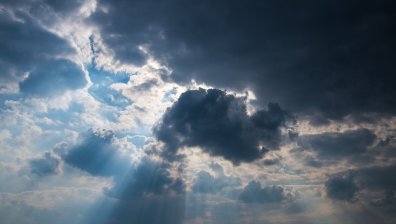 Слънчево и горещо и днес, следобед ще се заоблачи