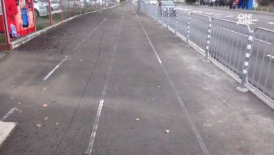 Недомислица: Велоалея в София остави пешеходците без тротоар