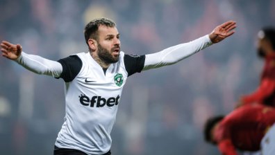 Спас Делев официално подписа нов договор с "Лудогорец"