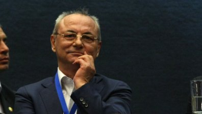Доган поиска оставката на Пеевски и още петима на ръководни постове