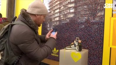 Извиха се опашки за новите "Адидас" маратонки в Берлин