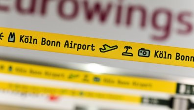 Кола се вряза в няколко души в подземен паркинг на летището в Кьолн