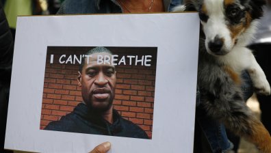 Родителите на починалия при арест Джордж Флойд искат независима аутопсия