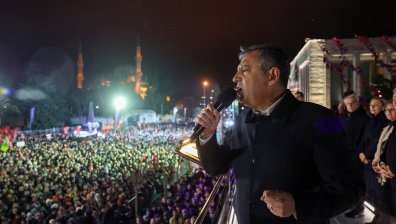 Масов протест в Истанбул година след задържането на Екрем Имамоглу