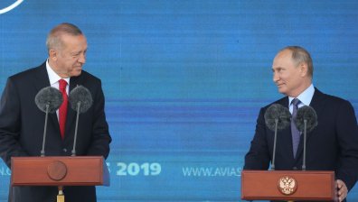 Играчът Ердоган: Не можем да се откажем нито от Русия, нито от Украйна