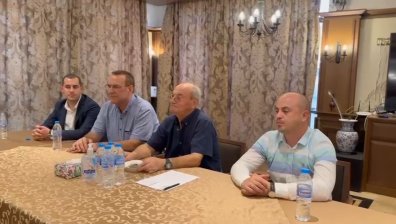 Ахмед Доган към младежкото ДПС: Гордея се с вас!